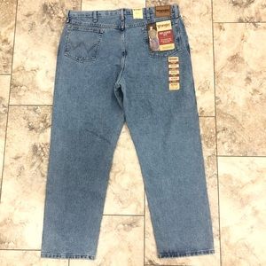 WRANGLER RUGGED WEAR RELAXED FIT MEASURED 41 x 30